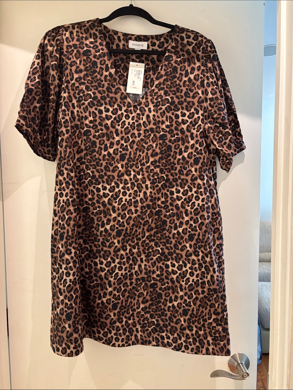 Evereve Leopard Print V-Neck Short Sleeve Tunic in Brown and Black